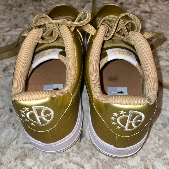 Nike Air Force 1 - Picture 12 of 12